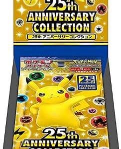 🎂 Pokémon TCG 25th Anniversary Collection – Display de 10 Boosters (Japonais) Célébrez les 25 ans du JCC Pokémon avec ce display exclusif de 10 boosters japonais de la série 25th Anniversary Collection. Chaque booster contient des cartes aléatoires issues des moments les plus emblématiques de l’histoire Pokémon, offrant une expérience unique entre nostalgie et collection moderne. 📦 Contenu et caractéristiques Langue : Japonais Contenu : 10 boosters scellés Cartes par booster : 5 Série : 25th Anniversary Collection Thème : Hommage aux Pokémon classiques et aux cartes légendaires, avec des versions rééditées et des cartes spéciales brillantes ou secrètes Cette édition rend hommage à un quart de siècle de Pokémon en proposant des cartes emblématiques revisitées, parfaites pour la collection ou pour l’ouverture. Chaque booster peut révéler des cartes rares ou alternatives, offrant un véritable plaisir aux collectionneurs et aux fans de longue date. ✨ Points forts de l’édition Nostalgie et hommage : Redécouvrez les cartes emblématiques des débuts du JCC Pokémon dans une version premium. Design collector : Boîte et boosters au visuel soigné, cartes brillantes et logos anniversaire, idéales à exposer ou conserver scellé. Valeur de collection : Produit recherché par les collectionneurs, avec un potentiel de rareté élevé pour certaines cartes. Expérience d’ouverture : Chaque booster offre la possibilité de tirer des cartes V, VMAX, Full Art ou secrètes, pour un moment excitant. Display 10 booster Pokémon 25th Anniversary Collection