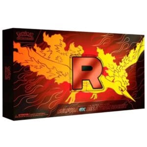 Plonge au cœur de l’univers intense et fascinant de la Team Rocket avec ce Coffret Collection Ultra‑Premium mettant en avant Sulfura EX, l’un des Pokémon Feu les plus emblématiques de la saga. Conçu pour les collectionneurs exigeants comme pour les joueurs compétitifs, ce coffret réunit un contenu riche, esthétique et stratégiquement pertinent autour d’une puissante thématique. Avec 18 boosters soigneusement sélectionnés, ce pack offre l’opportunité de découvrir de nombreuses cartes rares, holographiques et stratégiques, tout en mettant en lumière le duo explosif de Sulfura et de son affiliation à la Team Rocket. 🎁 Contenu du coffret 18 boosters Pokémon TCG de différentes extensions, augmentant les chances de tirages rares et puissants Carte promo exclusive Sulfura EX avec illustration premium inédite Accessoires thématiques spécialement conçus autour de la Team Rocket : Protège‑cartes décorés Jetons de jeu à thème Marqueurs divers Carte code digitale à utiliser dans le jeu Pokémon TCG Live / Online Packaging collector : boîte robuste et décorative, idéale pour exposition ou rangement 🔥 Points forts du coffret ⭐ Thématique Team Rocket & Sulfura EX Ce coffret rend hommage à la Team Rocket, célèbre organisation antagoniste de l’univers Pokémon, tout en mettant en avant Sulfura EX, un Pokémon de type Feu puissant, rapide et visuellement impressionnant. L’association de la Team Rocket avec Sulfura donne un thème fort, dynamique et différent des coffrets classiques. 📈 Contenu stratégique et collection 18 boosters : quantité généreuse pour maximiser les chances d’obtenir des cartes rares, super rares, holo ou même secrètes Carte promo exclusive : une pièce maîtresse, idéale pour les collectionneurs ou les joueurs souhaitant renforcer un deck avec un élément distinctif Accessoires thématiques : protège‑cartes et jetons stylisés pour personnaliser ton jeu ou exposer ta collection 🧠 Pourquoi ce coffret est précieux 💡 Grande valeur de contenu : 18 boosters offrent un excellent potentiel de tirage et de diversité 🎨 Design collector : carte promo exclusive et accessoires à l’effigie de Sulfura et de la Team Rocket 🃏 Flexibilité d’usage : parfait pour collectionner, jouer ou offrir 📦 Packaging premium : coffret solide et décoratif à conserver ou exposer 📦 Informations techniques Détail Information Produit Coffret Collection Ultra‑Premium Thème Sulfura EX – Team Rocket Jeu Pokémon Trading Card Game Contenu 18 boosters + carte promo + accessoires État Neuf, scellé Langue Français Public recommandé Joueurs et collectionneurs dès 6 ans 🎯 À qui s’adresse ce coffret ? Collectionneurs de Pokémon TCG cherchant une pièce forte et thématique Joueurs TCG souhaitant enrichir leurs decks et strategies Fans de Sulfura ou de thèmes orientés Feu / Team Rocket Amateurs de coffrets premium pour offrir ou exposer Collection Ultra-Premium - SULFURA EX DE LA TEAM ROCKET