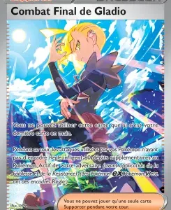 Front de carte de jeu en français: Combat Final de Gladio, personnage blond en cape noir lançant une attaque d’énergie bleue sur fond bleu et argenté; texte descriptif en français et bandeau orange en bas.