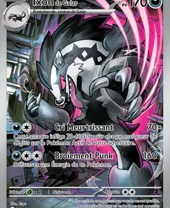 Carte Pokémon française montrant Ixon de Galar, un monstre holographique noir et violet avec énergie rose. HP 170 et deux attaques visibles: Cri Meurtrissant et Broïment Punk. Carte illustrée et de collection, texte et icônes de coût d’énergie appearances en arrière-plan.